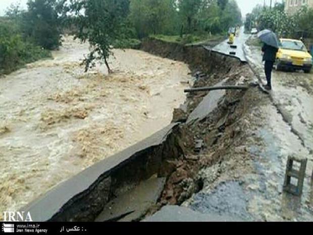 سیل به 54 کیلومتر از جاده های  بروجرد خسارت زد