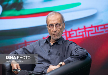 هادی خانیکی:  جنگ اخیر، ایران را درگیر یک دفاع میهنی کرد/ ایران نترسید/ مساله اصلی ایران «گفت وگو» است/ نخبگان هیچ ملاحظه‌ای جز «برای وطن» نداشته باشند/ حضور رهبر انقلاب در شب عاشورا و خواندن یک شعر میهنی در شرایط جنگی اتفاق بزرگی است