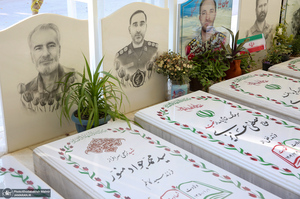 حضور سید احمد خمینی در منزل شهید مصطفی عزیزی در شهر بروجرد