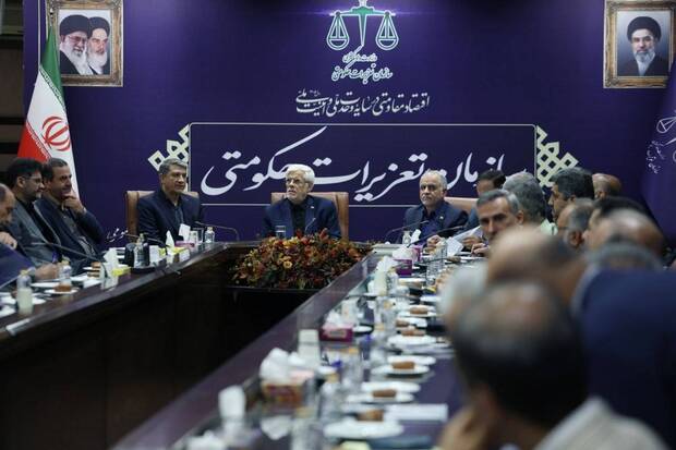 عارف: با گران‌فروشی و احتکار باید برخورد جدی شود/ قرارگاه فرماندهی واحد نظارت و بازرسی بر بازار تشکیل شد