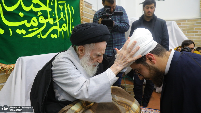 عمامه گذاری طلاب توسط مراجع عظام تقلید در روز میلاد امام علی (ع)‎