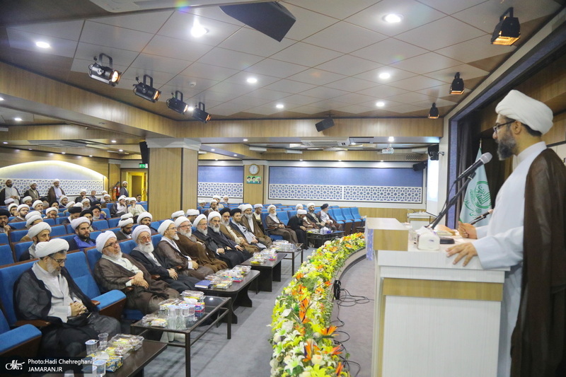 مراسم روز معلم و تجلیل از اساتید حوزوی در مجتمع آموزشی پژوهشی ائمه اطهار (ع)‎