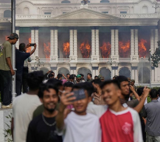 چرا اعتراضات بنگلادش و نپال به سرنگونی رهبران دو کشور ختم شد؟