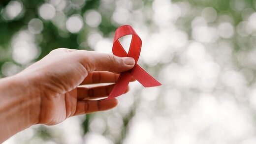با وجود تحریم و گرانی مشکلی برای تأمین داروی ایدز نداریم