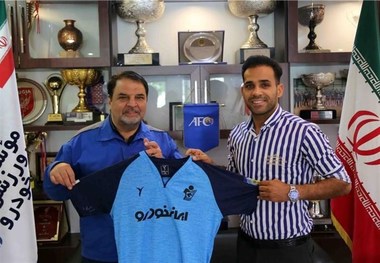 یک بازیکن دیگر قراردادش را با پیکان تمدید کرد+ عکس
