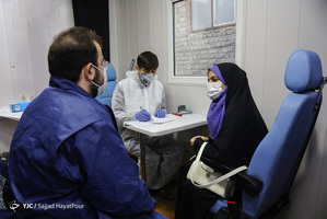 ویزیت رایگان مردم جهت پیشگیری از کرونا در مناطق محروم قم + تصاویر