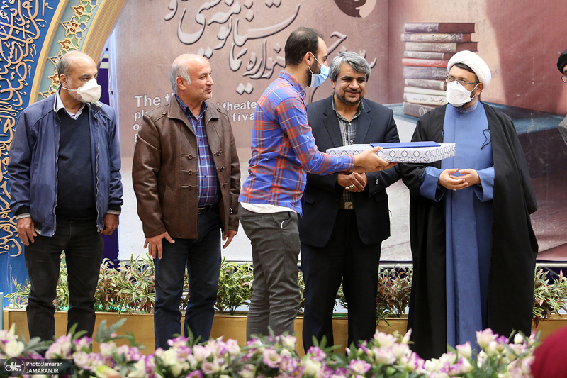 مراسم اختتامیه سومین جشنواره تئاتر و نمایشنامه نویسی روح الله