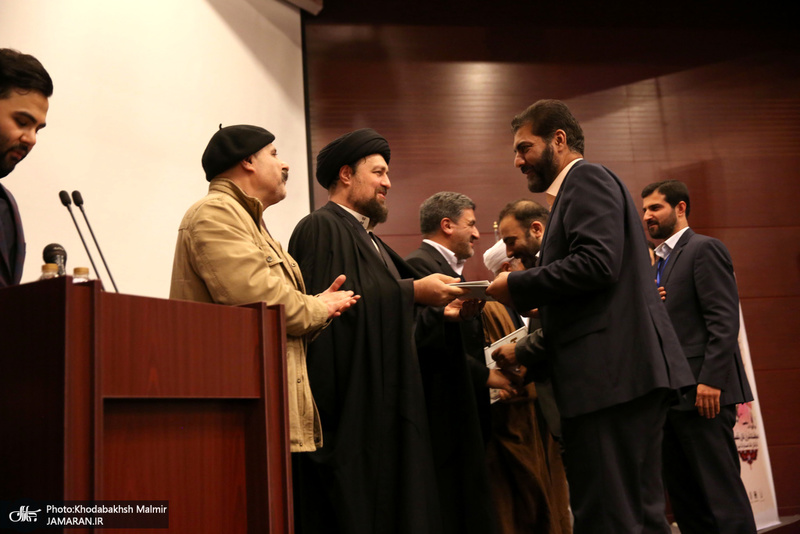 حضور سید حسن خمینی در اختتامبه مسایقات قرآنی ، اذان وتفسیر کارکنان بانک صادرات