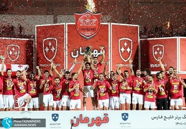 ویدیو| جام قهرمانی لیگ برتر برفراز دستان عالیشاه و پرسپولیسی ها