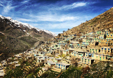 ۸۰۰ هزار گردشگر سالانه به شهرستان سروآباد سفر می کنند