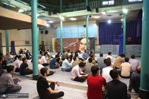 بازدید دانشجویان بین المللی سراسر کشور از بیت امام خمینی (س) در جماران