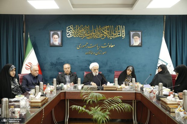 انصاری، معاون حقوقی رئیس‌جمهور: در تصویب قوانین و دستورالعمل‌ها باید وضعیت متوسط فرهنگی جامعه مدنظر قرار داده شود/ امروز تعداد زنان نماینده مجلس افزایش یافته، هر چند که هنوز به آن اندازه که باید باشد نیست