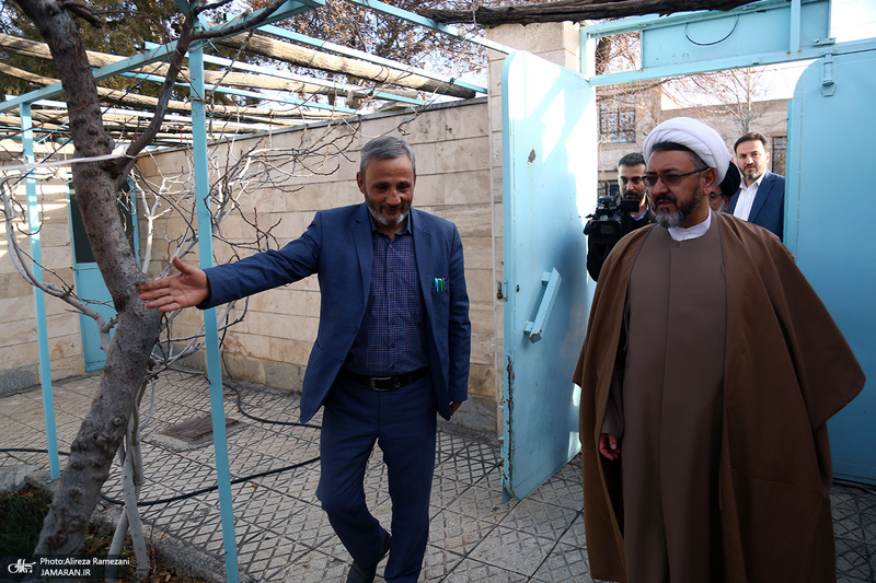 حضور رییس موسسه تنظیم و نشر آثار امام خمینی در گلزار شهدای خمین