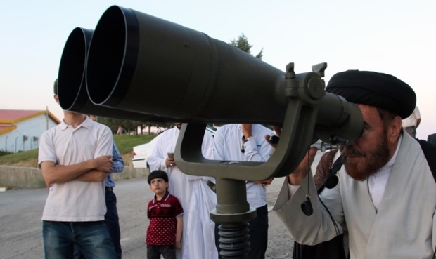 20کارشناس نجوم برای رویت هلال ماه شوال در یزد مستقر شدند