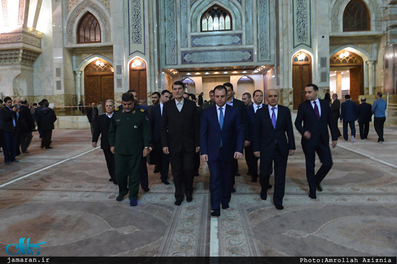 ادای احترام وزیر دفاع ارمنستان به مقام شامخ بنیانگذار جمهوری اسلامی ایران 