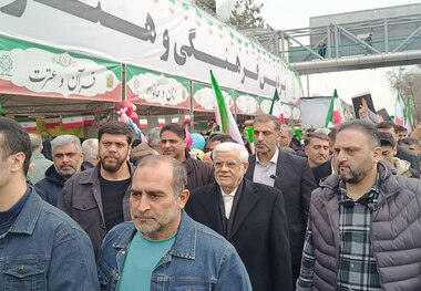 حضور معاون اول رئیس‌جمهور در راه‍پیمایی چهل و هفتمین سالگرد پیروزی انقلاب اسلامی/​ عارف: حضور پرشور مردم، پشتوانه کشور در مذاکرات است