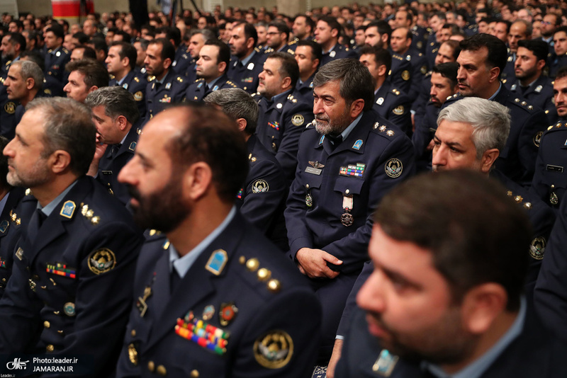 دیدار جمعی از فرماندهان و کارکنان نیروی هوایی ارتش با فرمانده معظم کل قوا