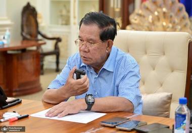 رییس جمهور کامبوج: من به چین فرار نکردم، در اتاق جنگم! + عکس