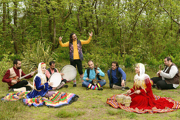 رقص گل از گیلان بر صحنه اجرای رومانی