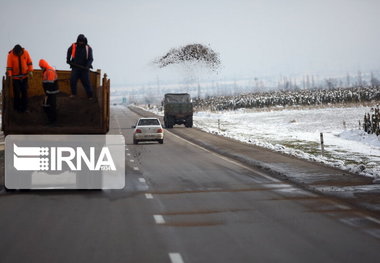 ۵۴ دستگاه مرتبط با برف روبی در رشت آماده خدمات رسانی است