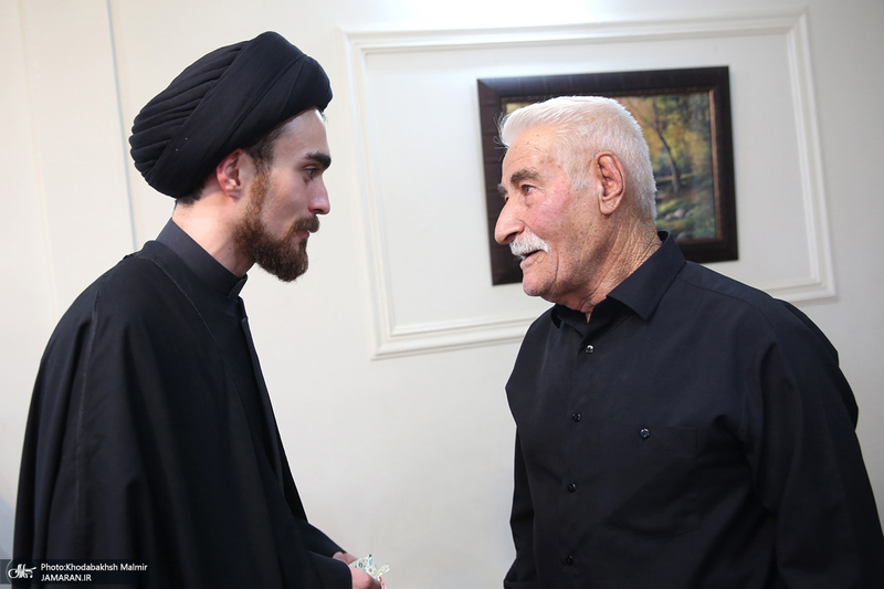 حضور سید احمد خمینی در منزل شهید مصطفی عزیزی در شهر بروجرد