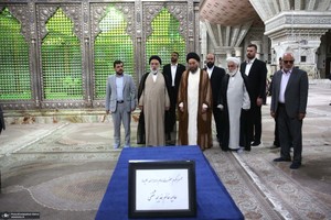 ادای احترام سید عمار حکیم به حضرت امام خمینی (س)