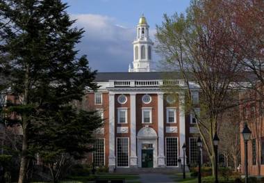 چگونه دانشگاه هاروارد صدای یهودیان منتقد را حذف می‌کند؟