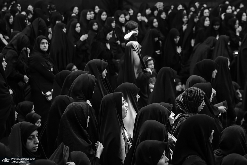 عزاداری ظهر عاشورا در حسینیه 200 ساله سادات اخوی