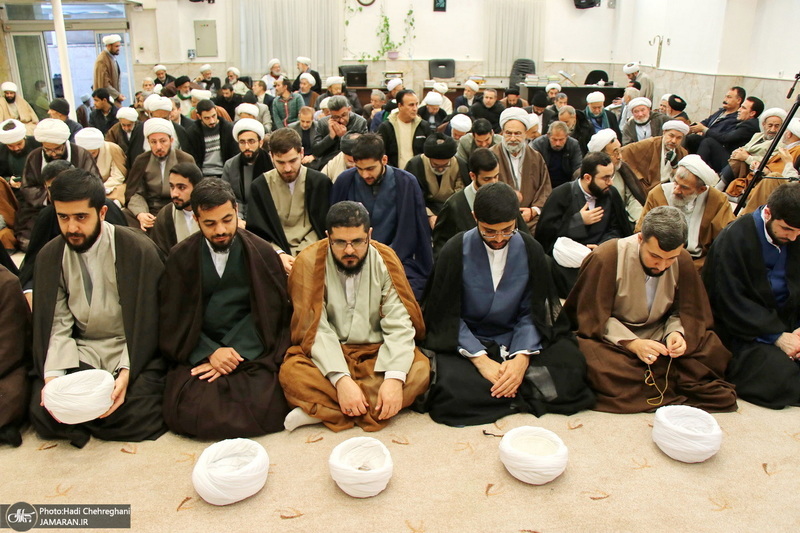 عمامه گذاری طلاب در روز عید مبعث توسط مراجع عظام تقلید‎‎
