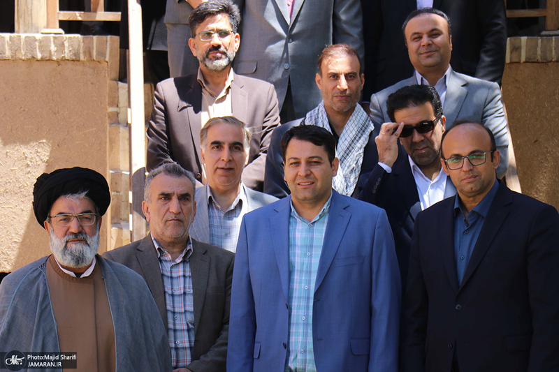 بازدید جمعی از کارکنان وزارت اقتصاد و دارایی استان مرکزی از بیت و زادگاه حضرت امام خمینی (س)