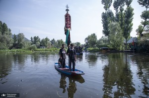 عزاداری سنتی کشمیری‌ها روی قایق