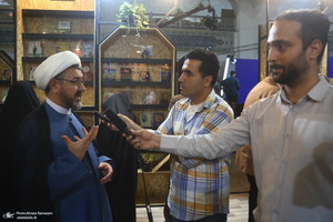 بازدید سرپرست موسسه تنظیم و نشر آثار حضرت امام خمینی(ره) از نمایشگاه کتاب