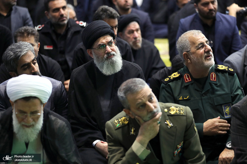 اقامه نماز رهبر معظم انقلاب بر پیکر رئیس جمهوری و یارانش