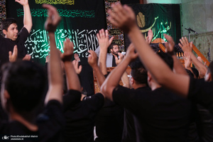 مراسم عزاداری شام غریبان حسینی (ع) در حرم امام خمینی