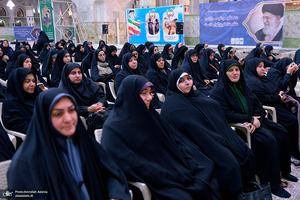 رزمایش کمک مومنانه با اهدای ۳۰۰ دستگاه ویلچر به بهزیستی در حرم امام  خمینی (س)