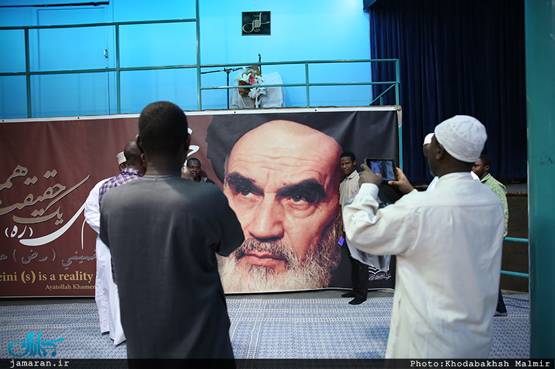 بازدید جمعی از شیعیان کشور نیجریه از بیت امام خمینی (س) در جماران