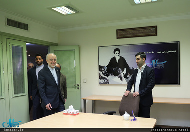 حضور رئیس سازمان انرژی اتمی در پایگاه اطلاع رسانی و خبری جماران