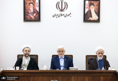 جلسه مشترک معاونان اول قوه مجریه و قضاییه/ عارف: بازنگری کلی در شیوه تأمین کالاهای اساسی در دستور کار است/ برخی کالاها بدون هیچ ارتباط با نرخ ارز گران می‌شوند/ حجت‌الاسلام و المسلمین خلیلی: تعامل دو قوه برای تامین کالاهای اساسی ضروری است