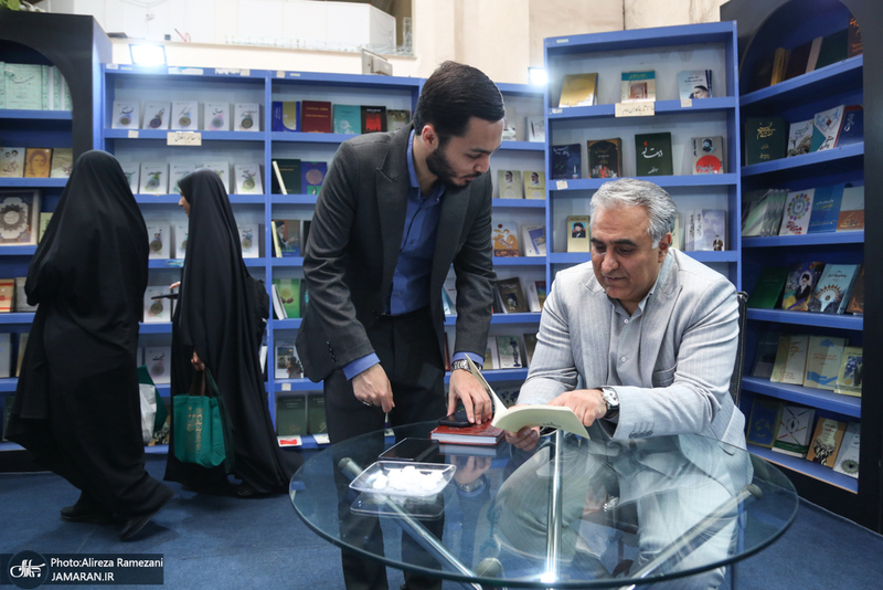 غرفه موسسه تنظیم و نشر آثار امام خمینی (ره) در سی و ششمین نمایشگاه کتاب تهران-6