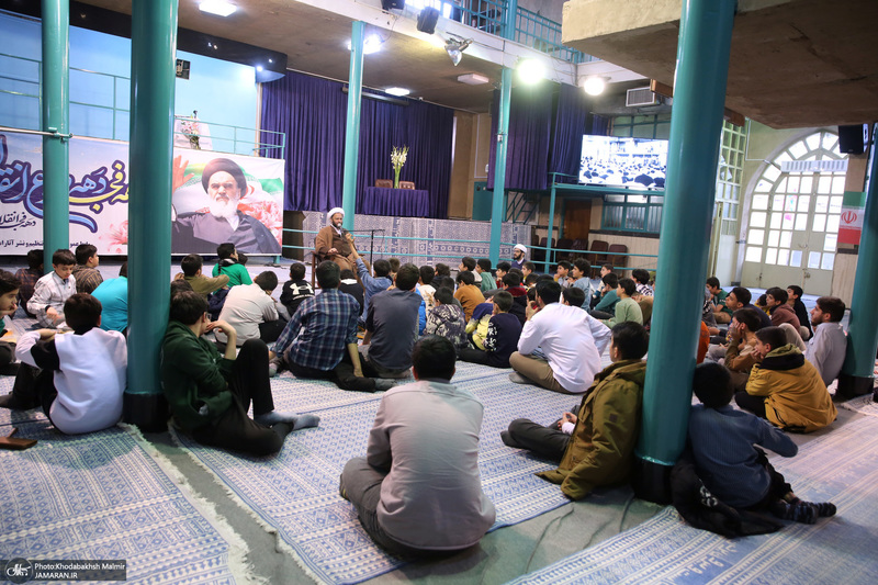 بازدید اقشار مختلف مردم از بیت امام خمینی در جماران