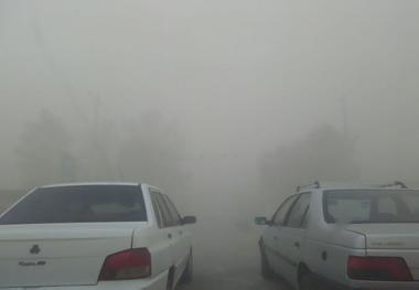 کنار گذر غربی در محور اردکان به نایین بعلت توفان شن مسدود شد  2 تصادف و سه مصدوم، پیامد اولیه توفان