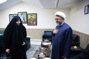 دیدار نرجس سلیمانی با دکتر علی کمساری ریاست موسسه تنظیم ونشرآثار امام خمینی (س)