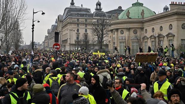 برگزاری اولین تظاهرات اعتراضی جلیقه زردهای فرانسه در سال جدید