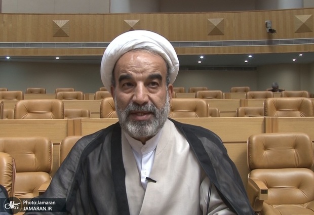 عضو هیأت علمی دانشگاه قم: حضرت امام روی عقلانیت سیاسی، آزادی اندیشه، عدالت‌محوری و جمهوریت نظام اسلامی تأکید فراوانی داشتند/ آراء و نظریات مردم باید مورد توجه قرار بگیرد تا نظام جمهوری اسلامی دچار آسیب و خدشه نشود
