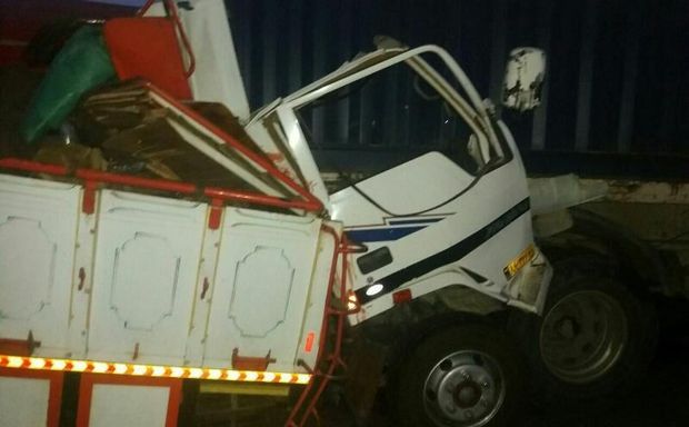 برخورد کامیونت با حفاظ جاده در زنجان یک قربانی گرفت