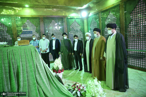 ادای احترام سید عمار حکیم نسبت به حضرت امام خمینی (س)