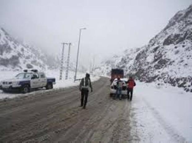 بارش برف در جاده کرج - چالوس و طالقان در البرز