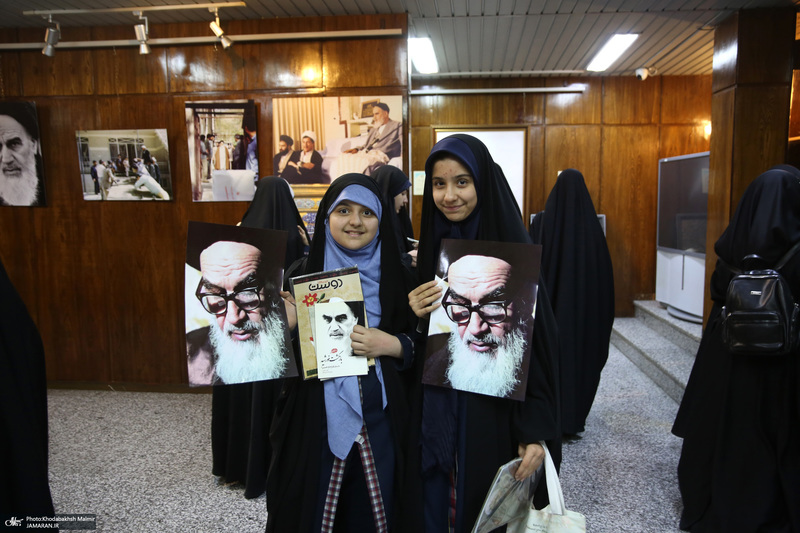 بازدید دانش آموزان از بیت امام خمینی (س) در جماران