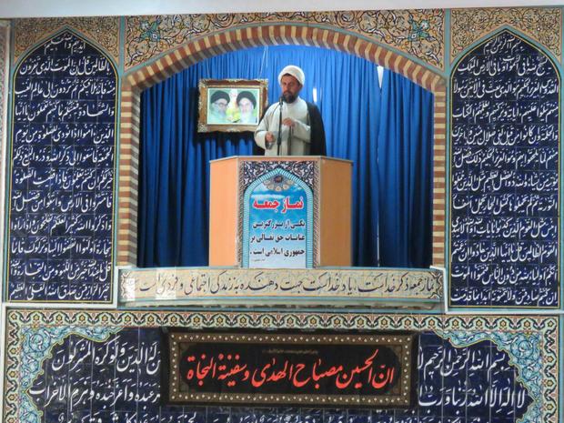 امام جمعه گتوند از اخراج کارگران از کارخانه های منطقه انتقاد کرد