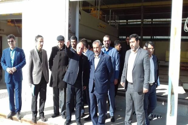 استاندار قزوین از چند واحد صنعتی در تاکستان بازدید کرد